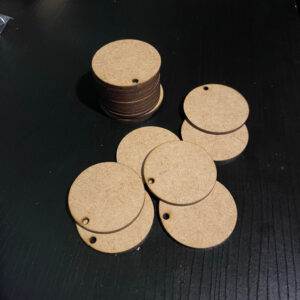 KIT 250 BOLACHAS MDF CRU 4CM COM FURO 3MM – CHAVEIROS, TAGS E ARTESANATO